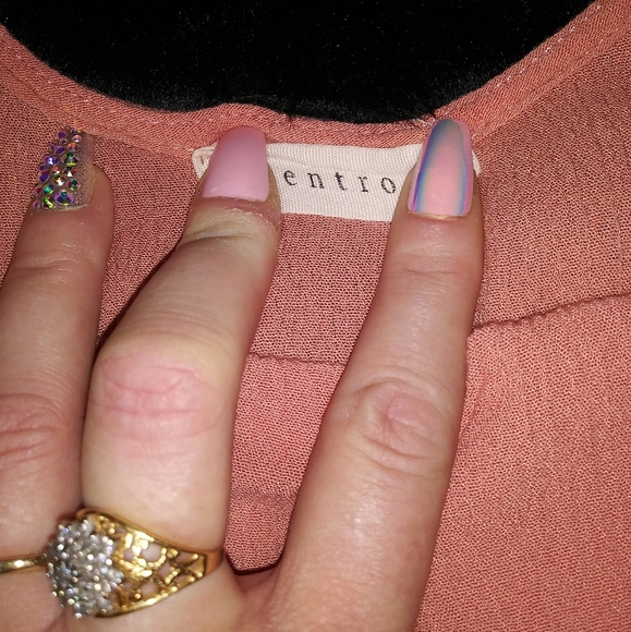 Vintage Entro Rose Blouse with Bell Sleeves & Scalloped Lace Accents - Picture 2 of 6